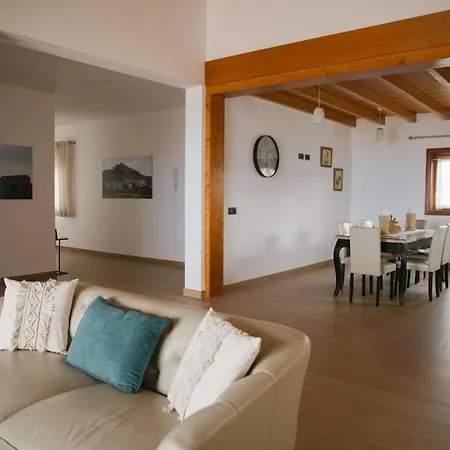 Yellow - Sunlite Double Private In Barbuja Apartment *