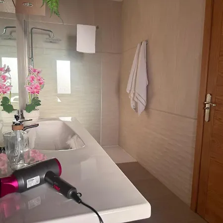 Апартаменты Yellow - Sunlite Double Private In Barbuja *